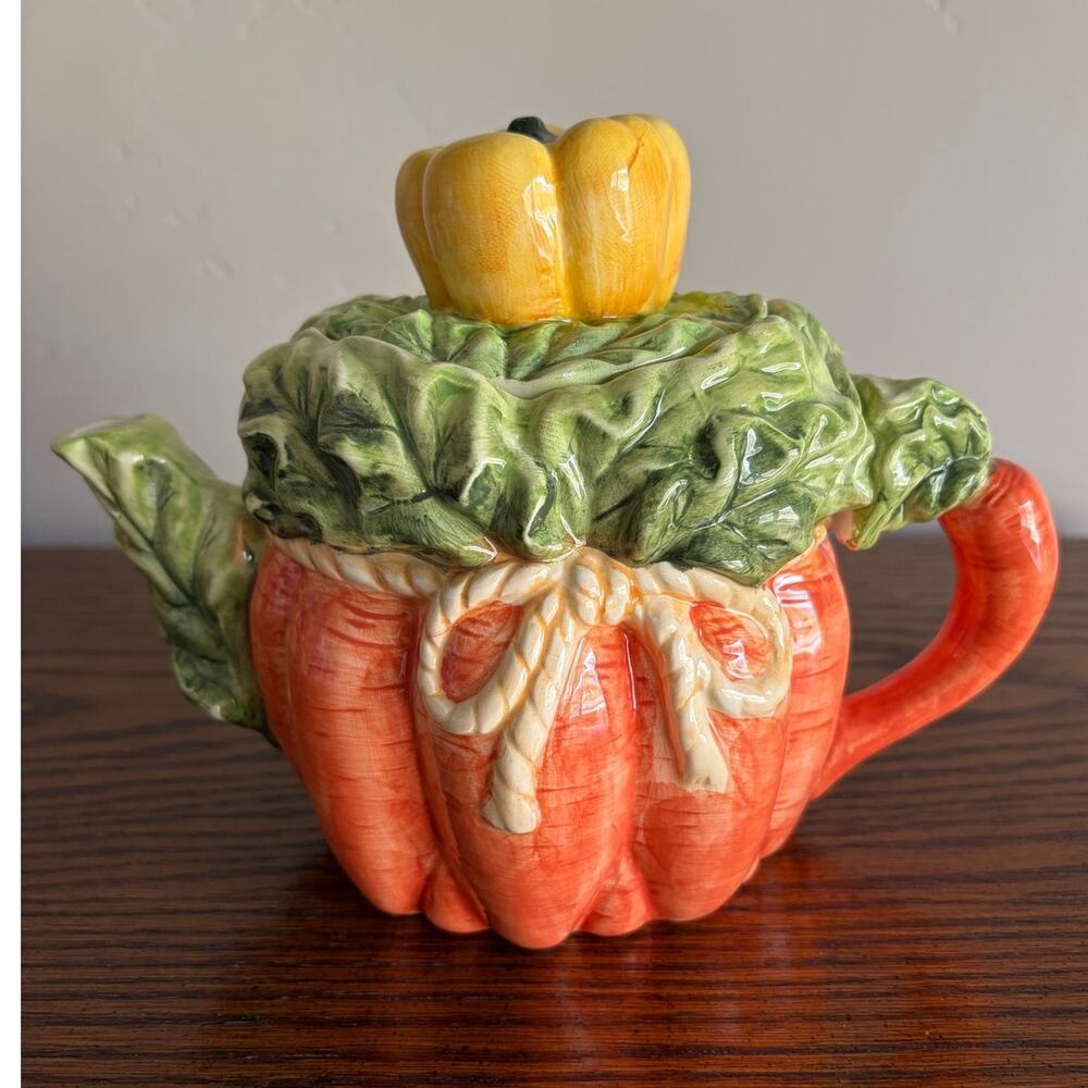 Vintage Garden Bunch of Carrots Tea Pot With Yellow Bell Pepper Lid Unique RARE